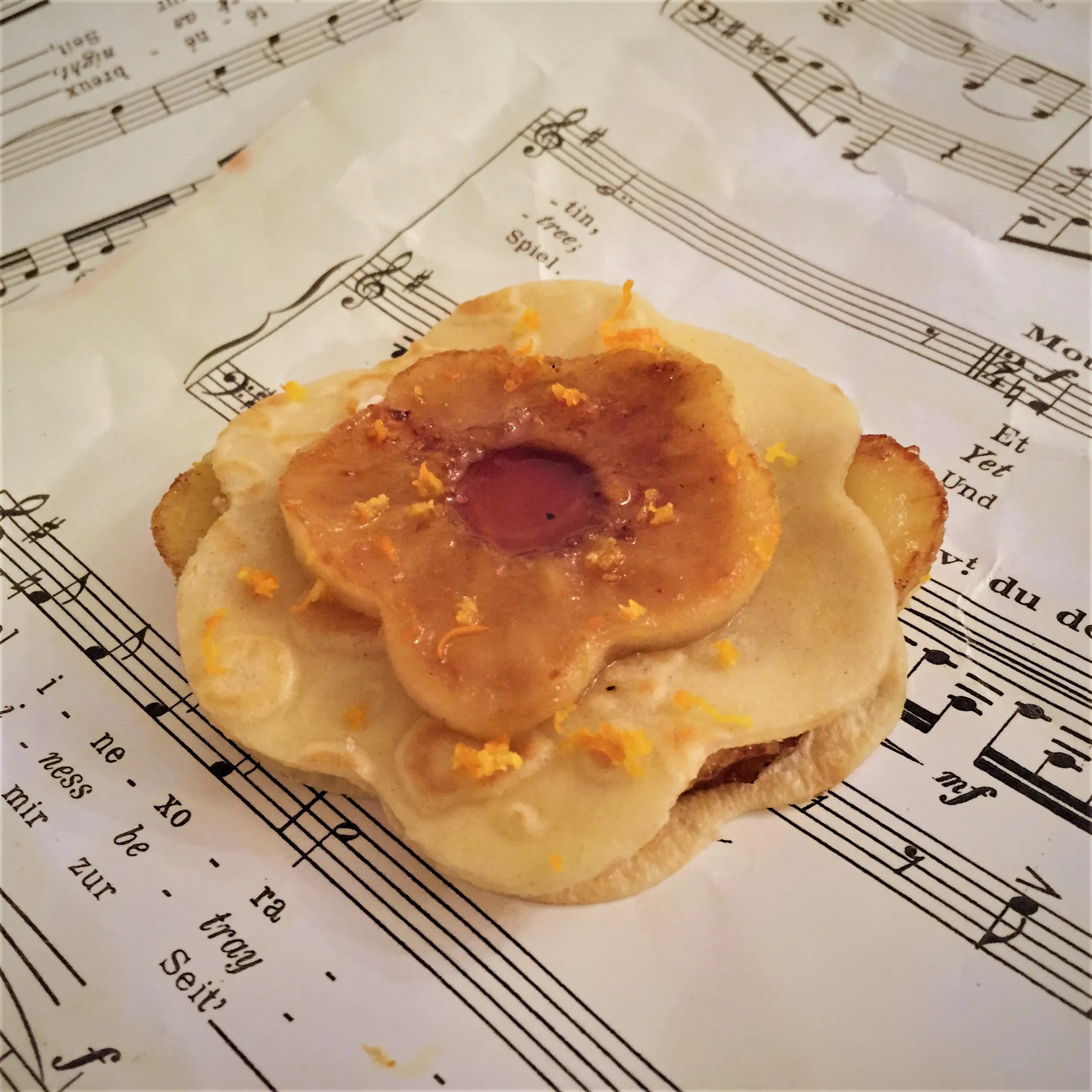 Crêpe With Caramelised Apple