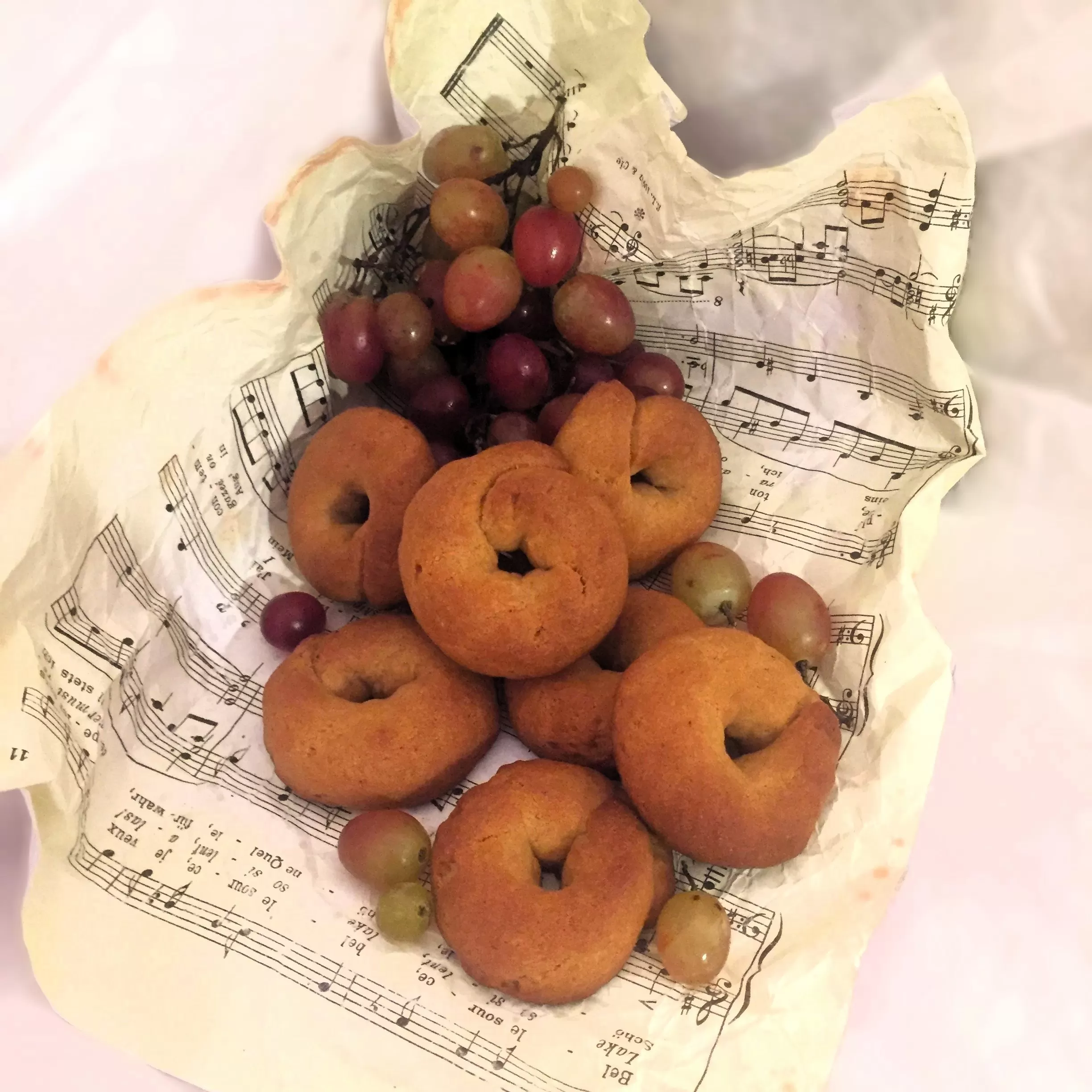 Moustokouloura (Crunchy Grape Must Cookies)